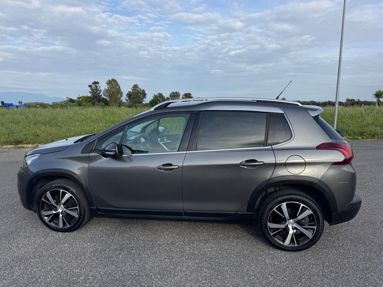 Peugeot 2008 BlueHDi 100 Black Matt