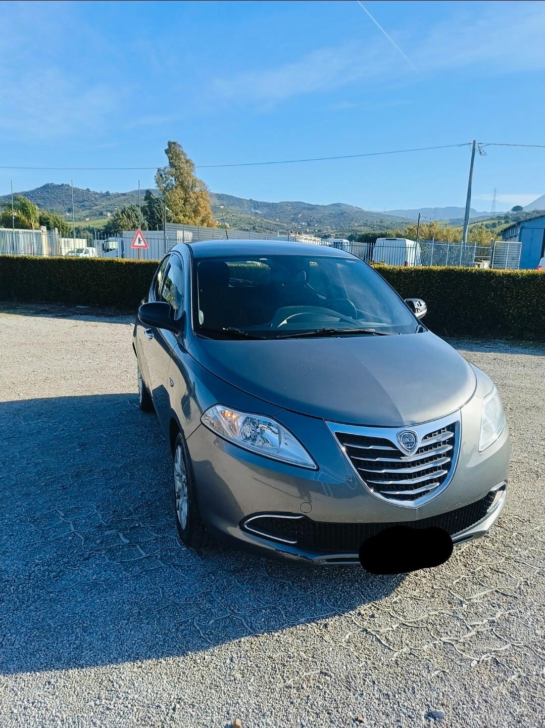 Lancia Ypsilon 1.2 69 CV 5 porte S&S Silver