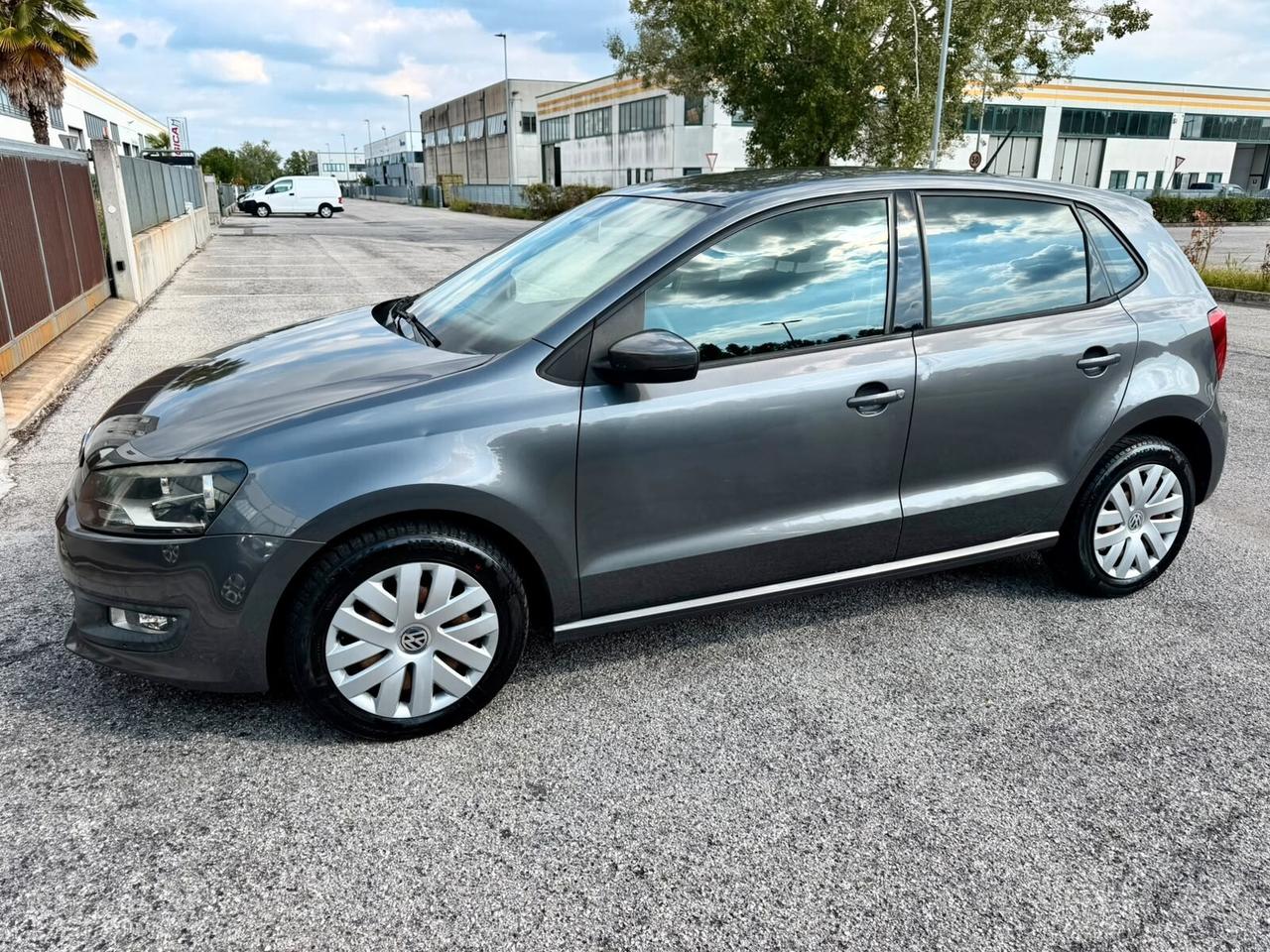 VOLKSWAGEN POLO 1.6 TDI - 5 PORTE - NEOPATENTATI