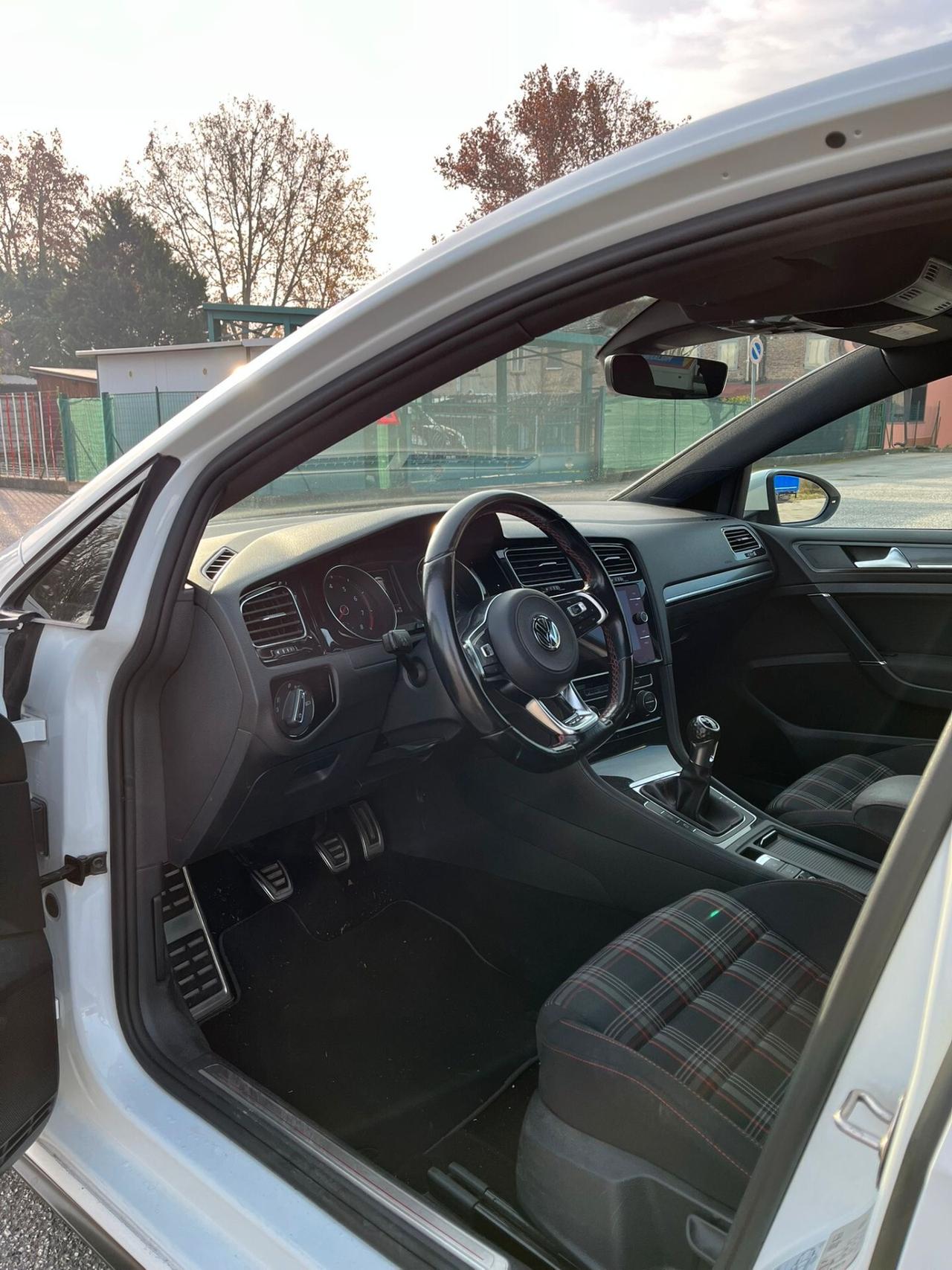 Volkswagen Golf GTI Performance 2.0 245 CV TSI 3p. BMT