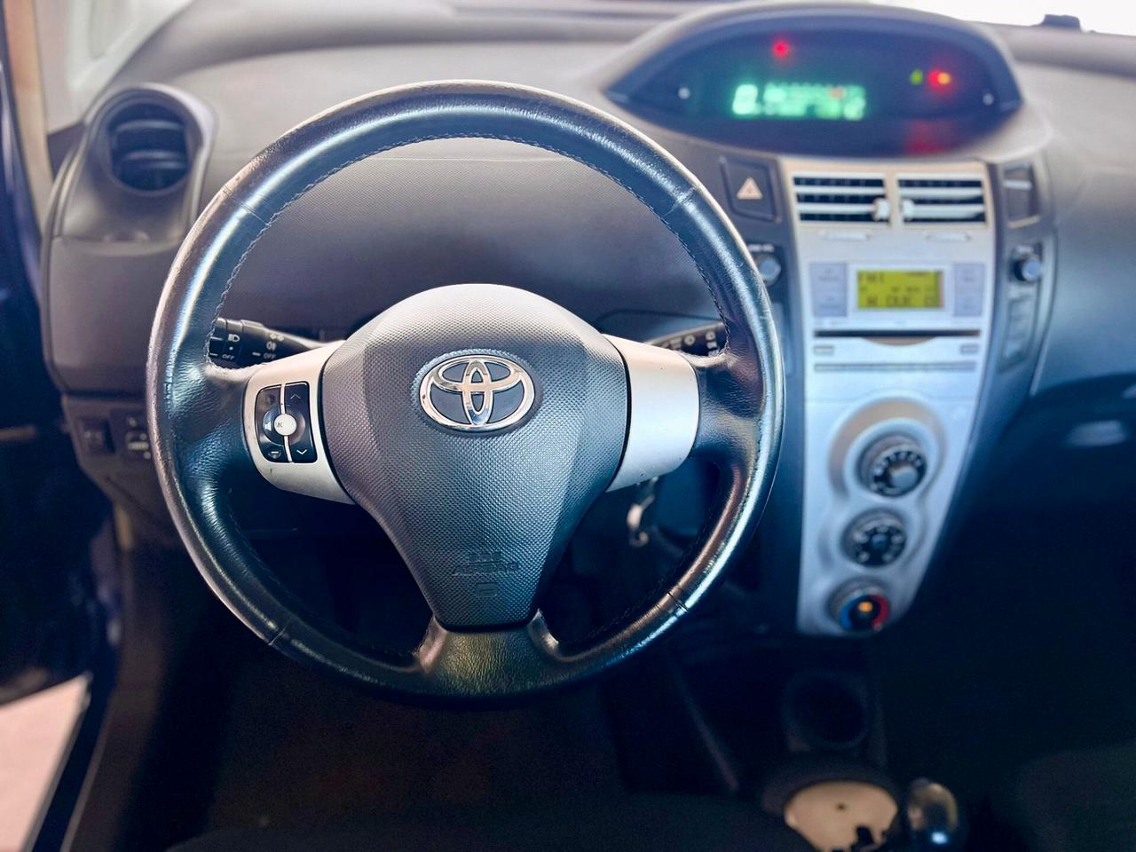 Toyota Yaris SOL 5p automatica