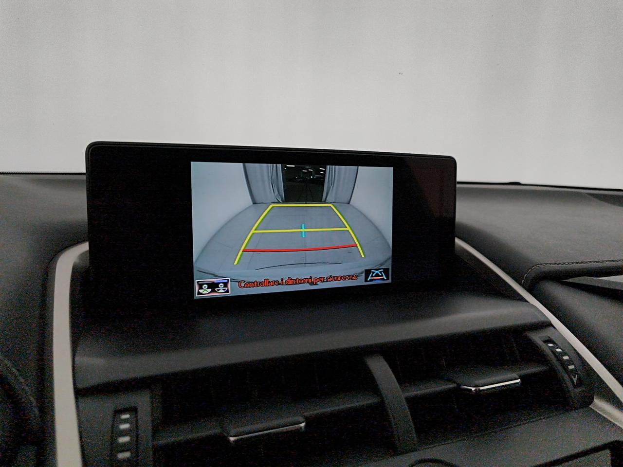 Lexus NX 300h 2.5 Business 2wd