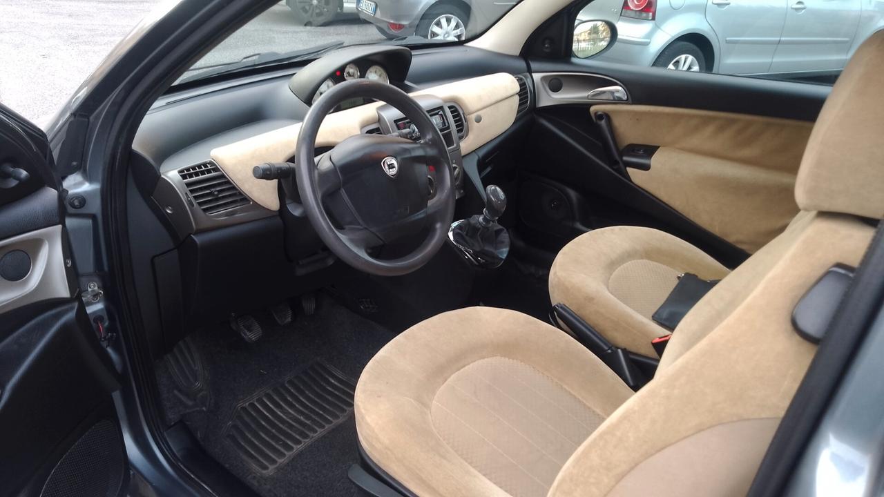 Lancia Ypsilon 1.2 16V 59kw NEOPATENTATI 05