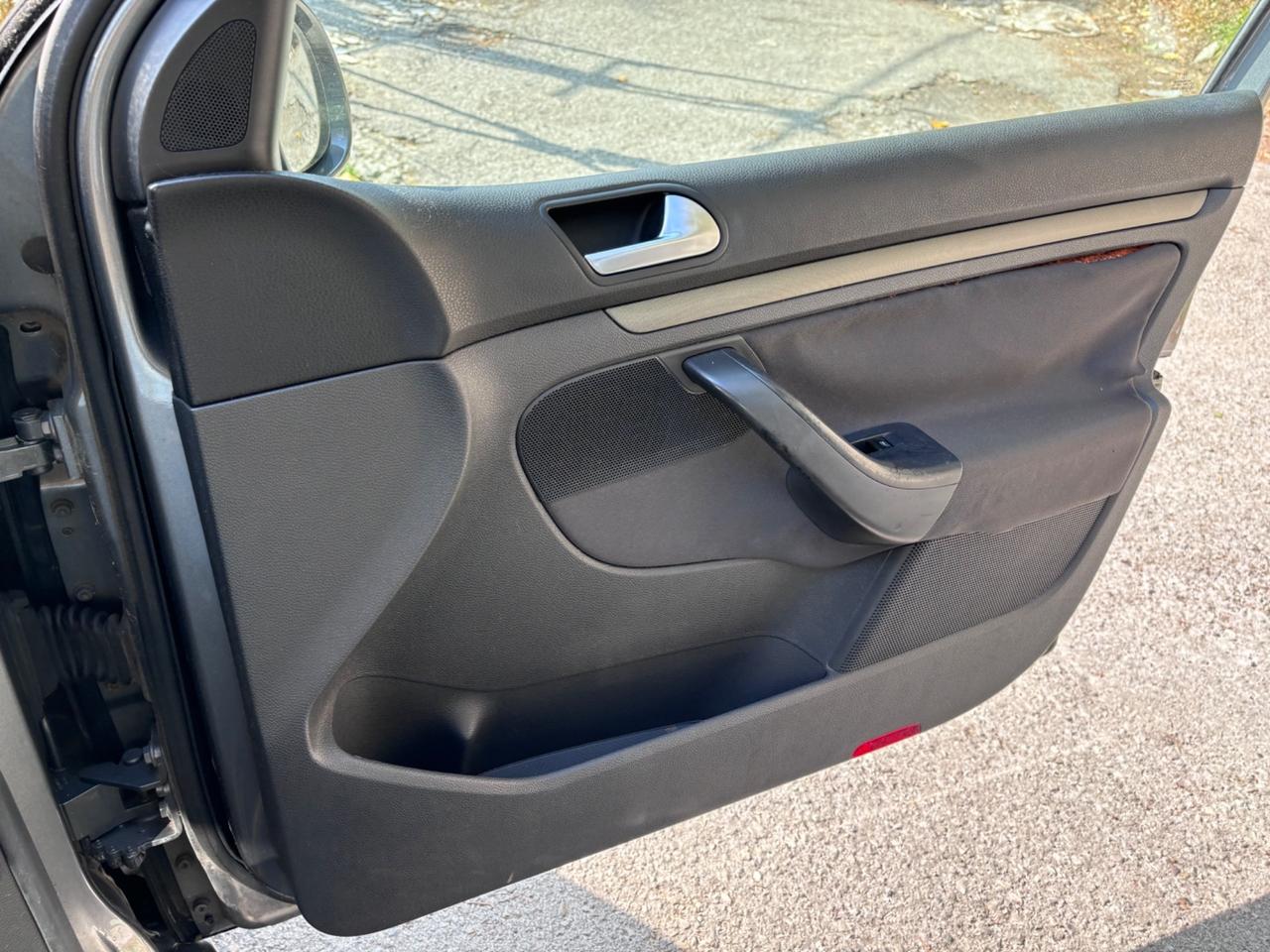 Volkswagen Golf 1.6 16V FSI 5p. Sportline