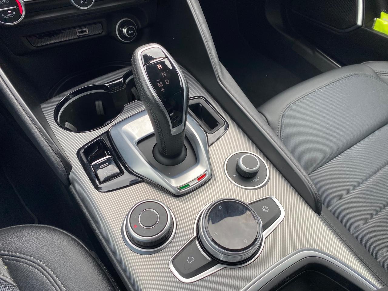 Alfa Romeo Giulia 2.2 190 CV AT8 Sprint Total Black