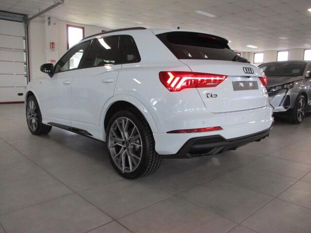 Audi Q3 SUV (35) Blackline 2.0 TDI 150CV S-Tronic
