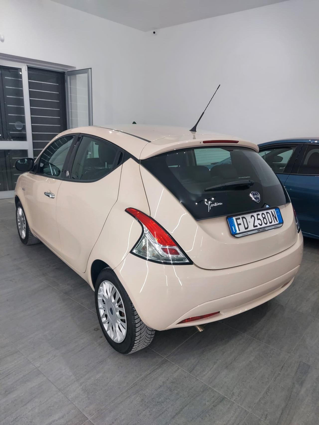 Lancia Ypsilon 1.2 69 CV 5 porte GPL Ecochic Silver