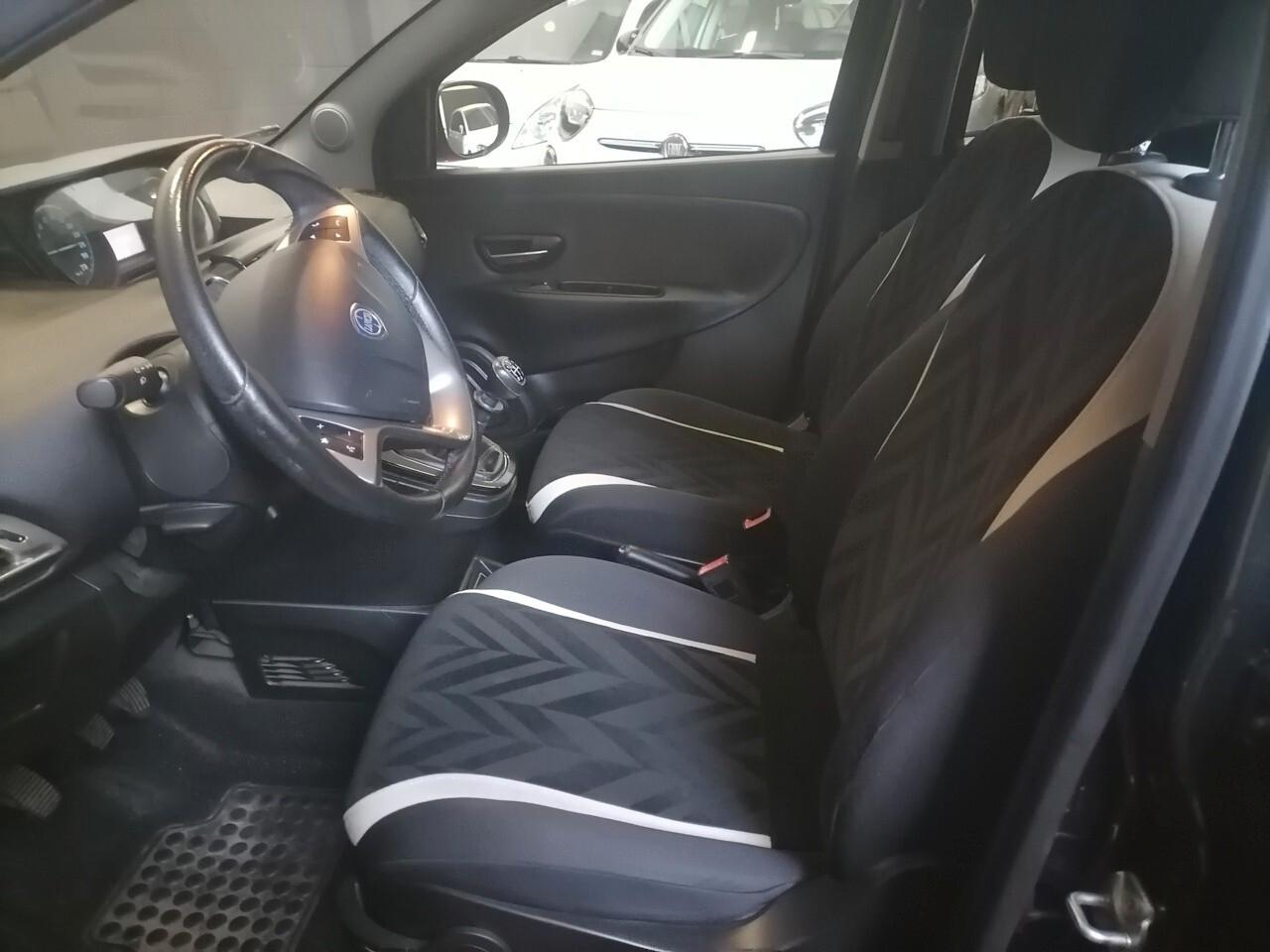 Lancia Ypsilon 1.2 69 CV 5 porte Unyca