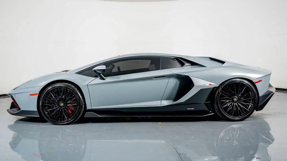 Lamborghini Aventador 6.5 V12 NOLEGGIO LUNGO TERMINE - LEASING FULL INCLUSIVE
