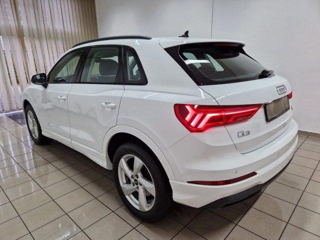 AUDI Q3 40 TDI quattro S tronic Business Advanced