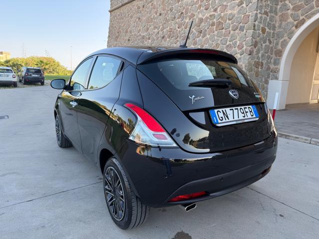 LANCIA Ypsilon HYBRID GOLD+NAVI+SENSORI+5POSTI+LED