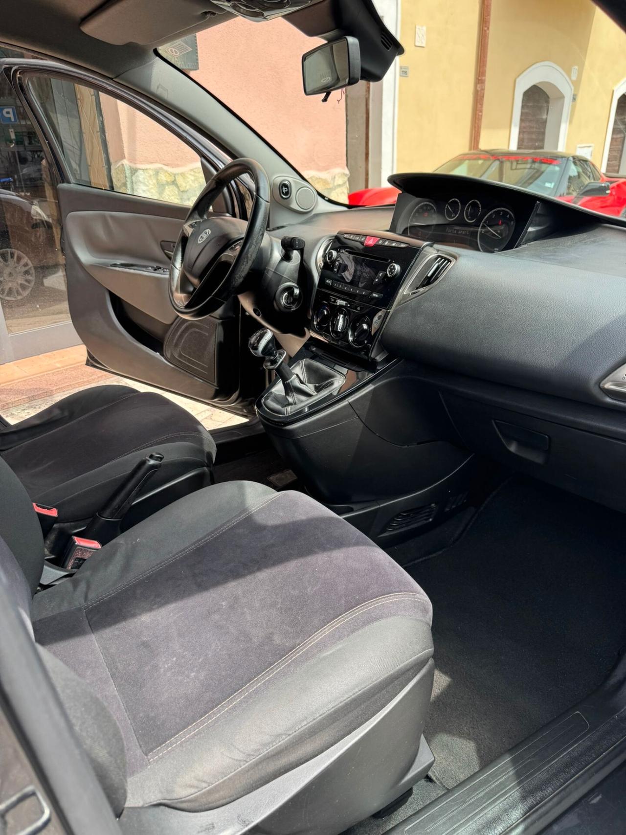 Lancia Ypsilon 1.2 69 CV 5 porte Platinum, NO VINCOLI, TAGLIANDI CERTIFICATI, FRIZIONE NUOVA, FULL OPT.