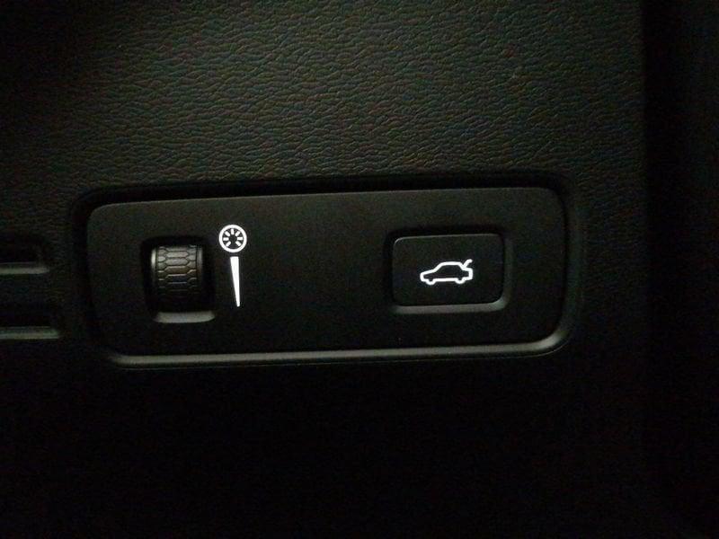 Volvo XC40 2.0 d4 R-design awd geartronic