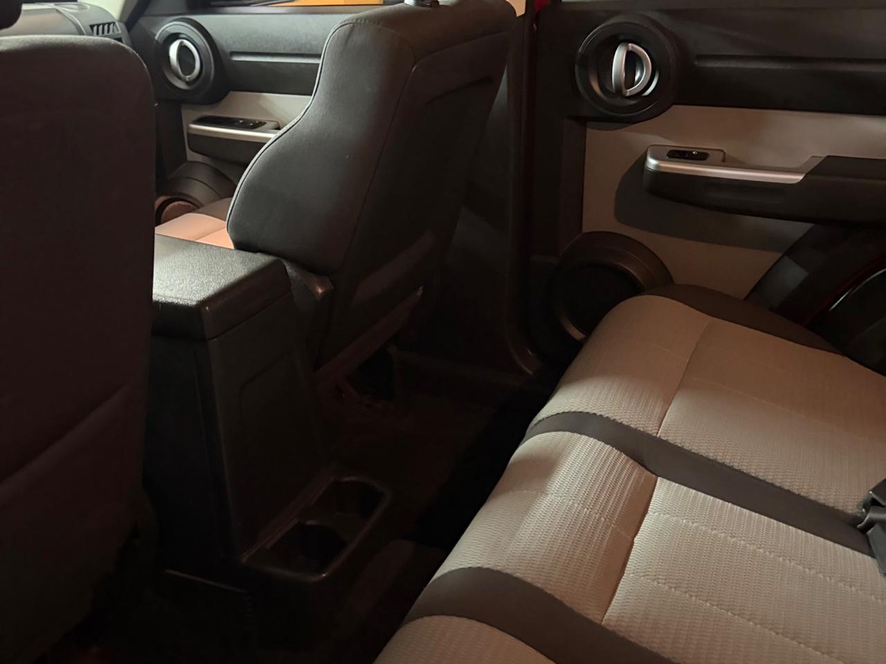 STRAORDINARIO DODGE NITRO 4×4 CON CAMBIO MANUALE