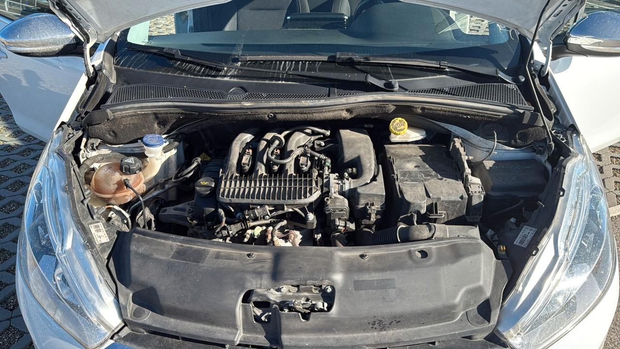 Peugeot 208 PureTech 82 5 porte Allure