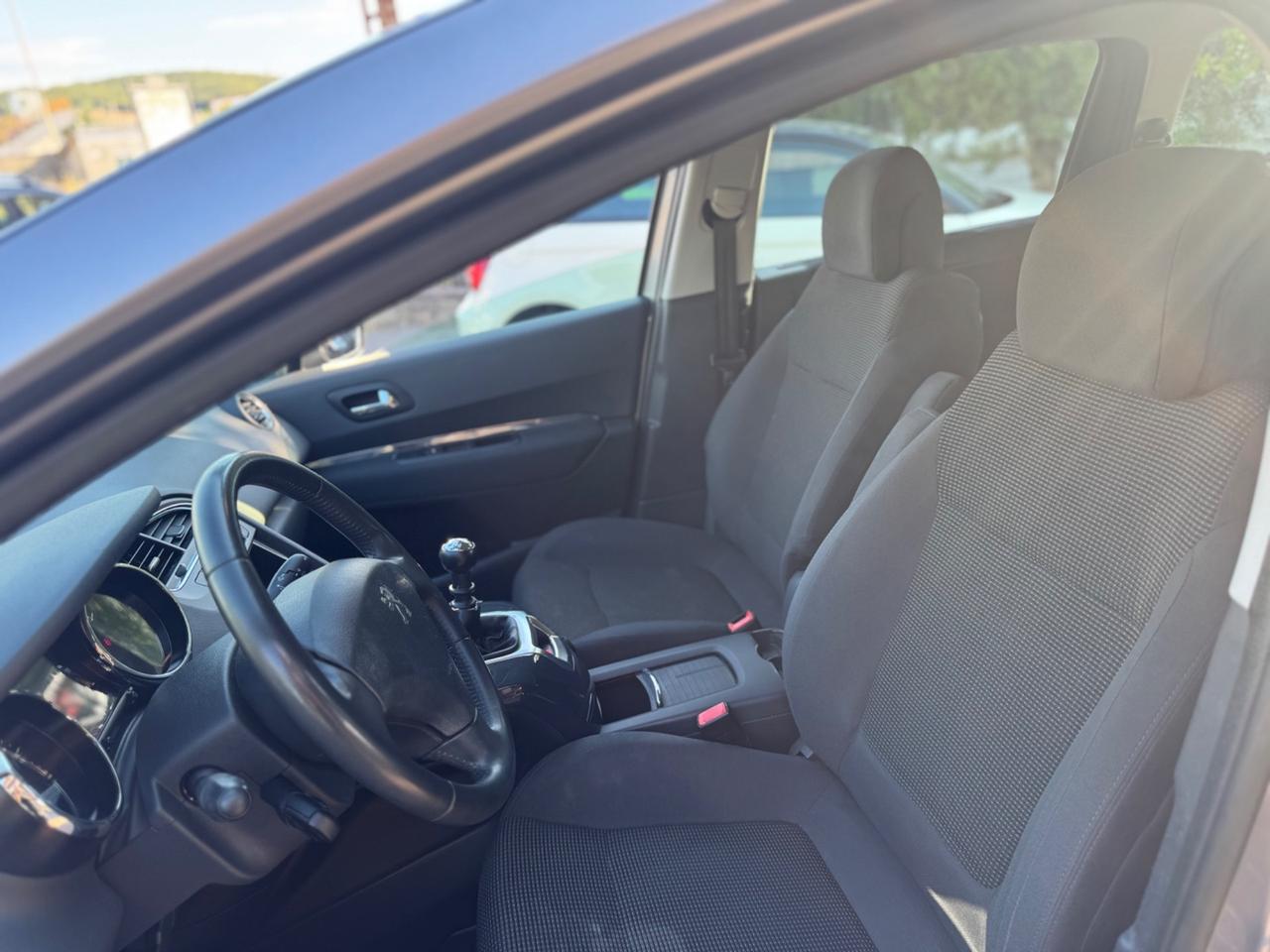 Peugeot 5008 1.6 HDi 115CV Allure 7 POSTI