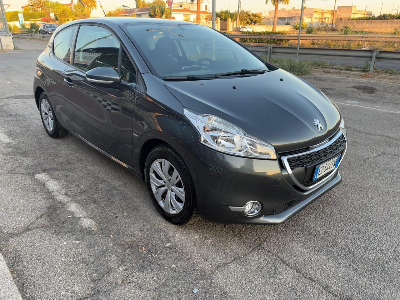 Peugeot 208 1200 Unipro 2015