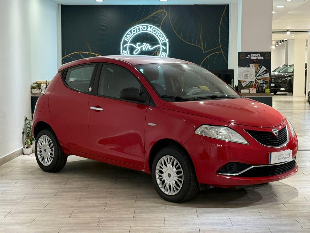 Lancia Ypsilon anno 2017 motore nuovo KM0