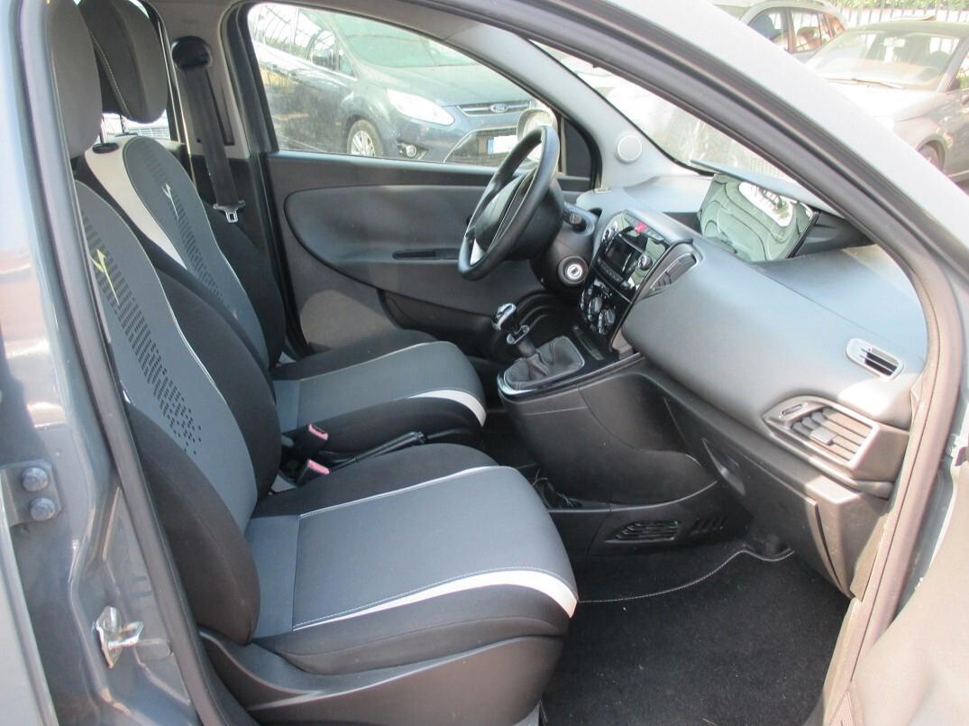 Lancia Ypsilon 0.9 t.air Gold ecochic metano 80cv E6