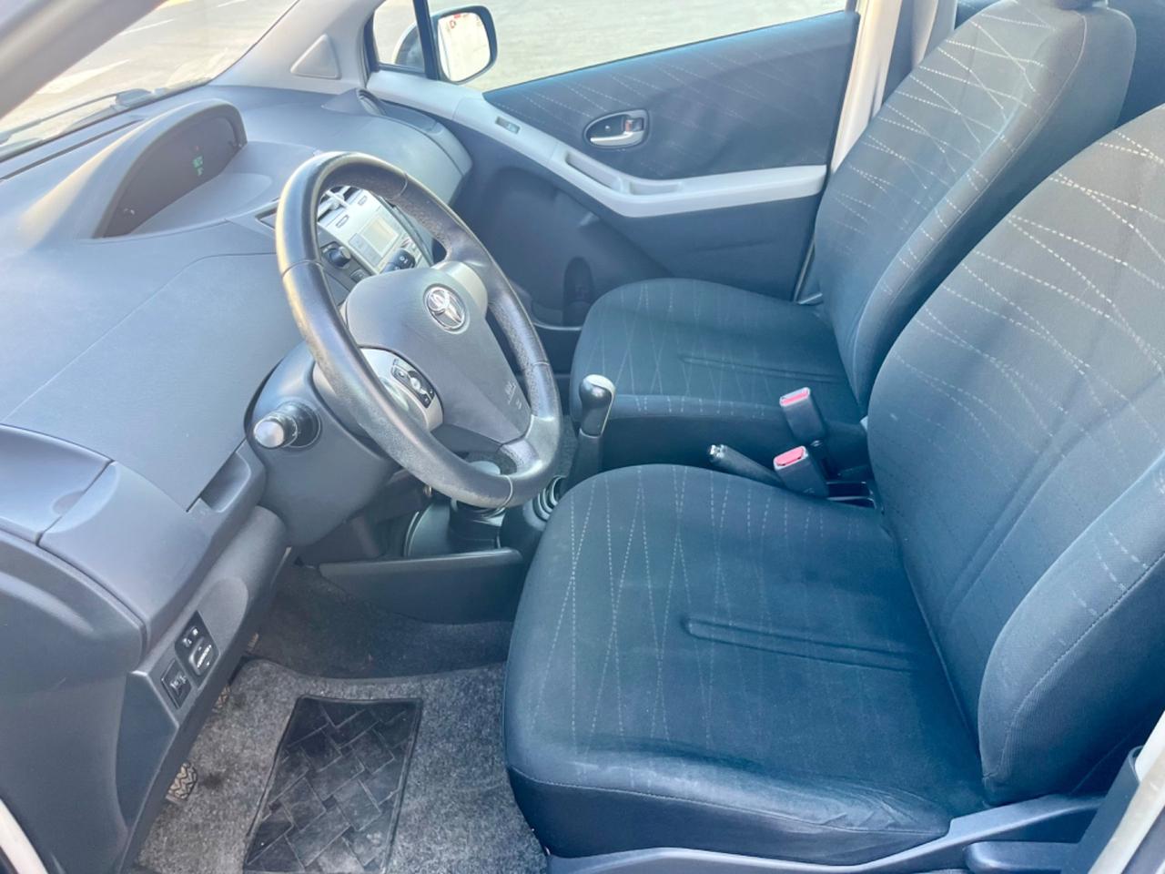 Toyota Yaris 1.3benz 2008 138.000km per neopatentati