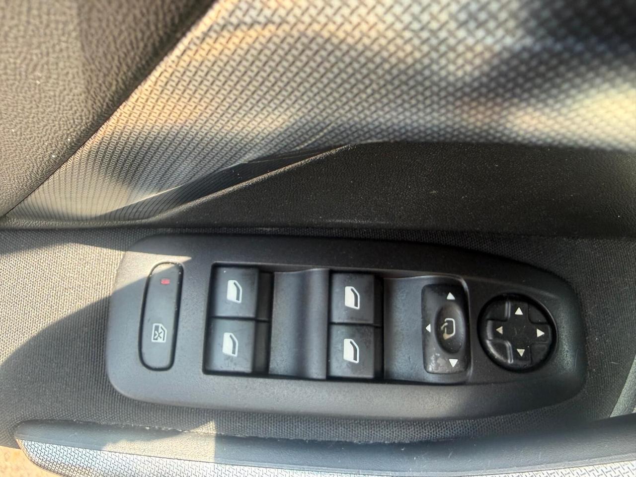 Peugeot 2008 1.6 e-HDi 92 CV Stop&Start Allure