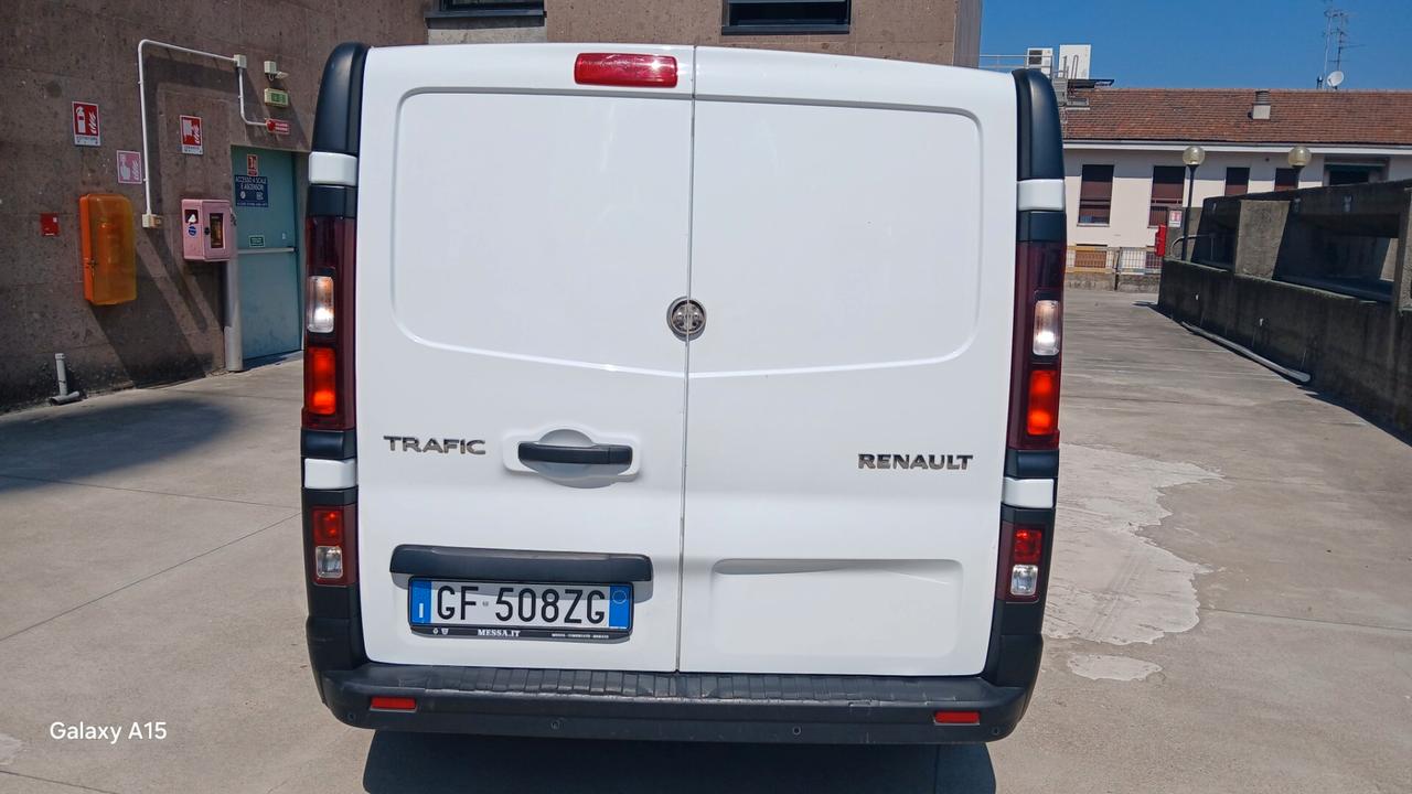 Renault Trafic T29 2.0 DCI 6 POSTI IVATO