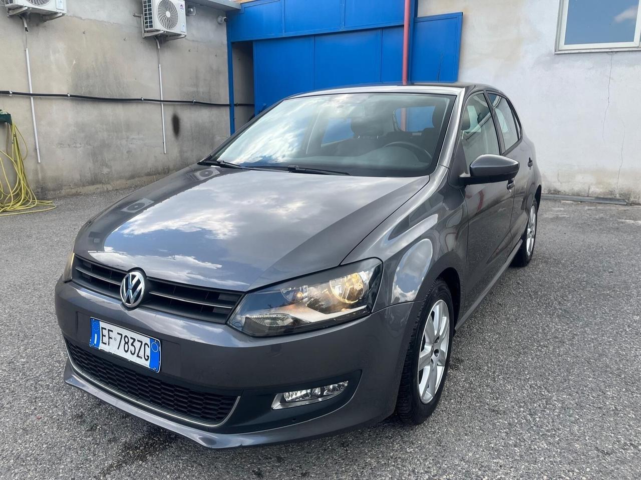 Volkswagen Polo 5P-1.6 tdi- cambio autom-2011