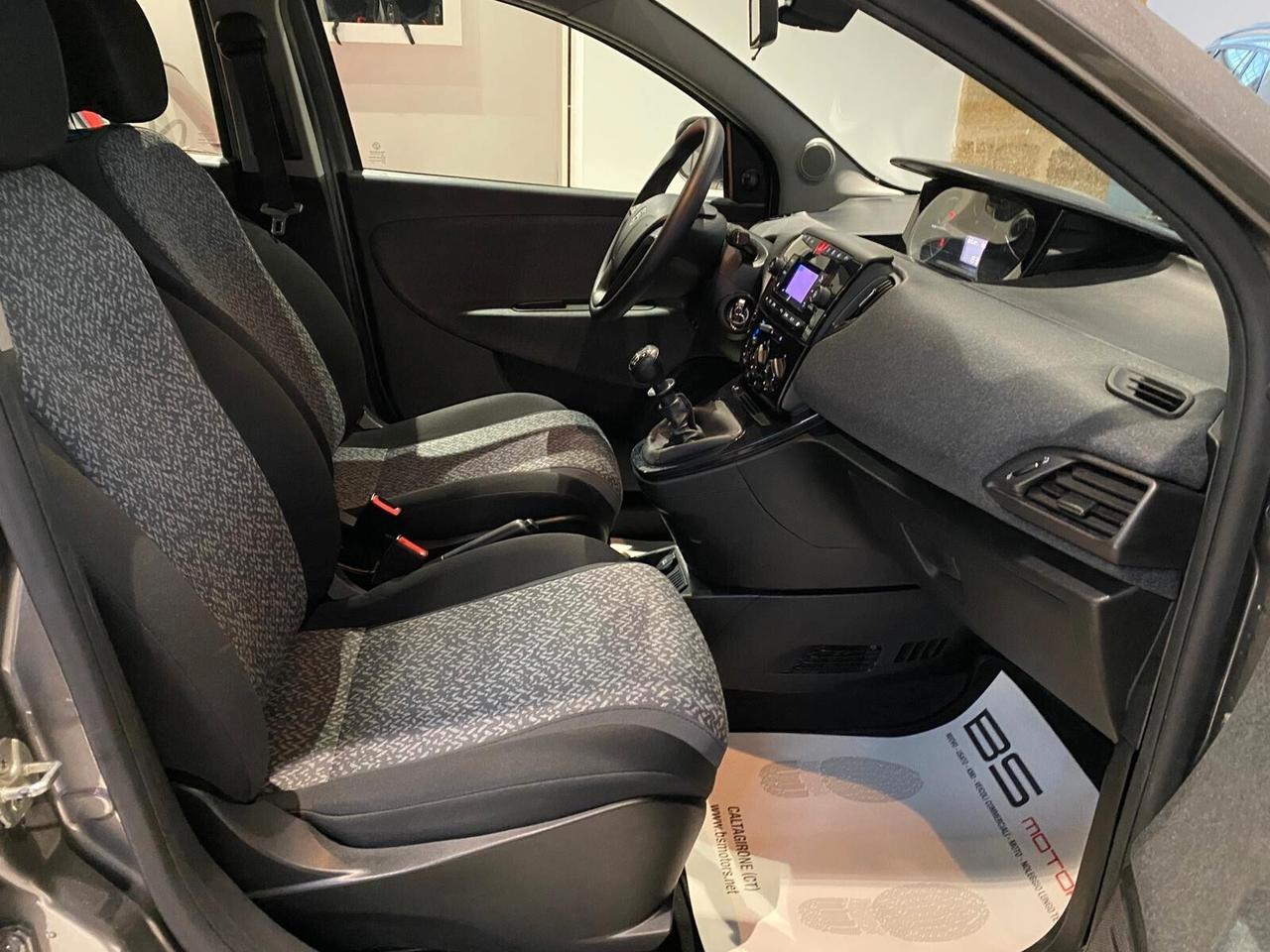Lancia Ypsilon 1.0 FireFly 5 porte S&S Hybrid Ecochic