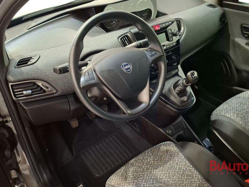 Lancia Ypsilon Ypsilon 1.0 firefly hybrid Silver s&s 70cv