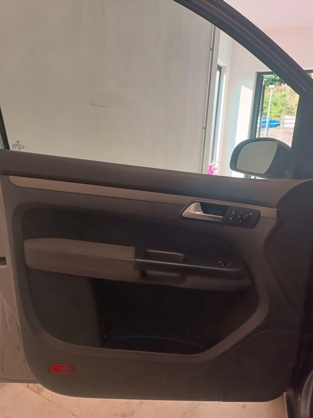 Volkswagen Touran 2.0 Trendline Ecofuel 7 Posti