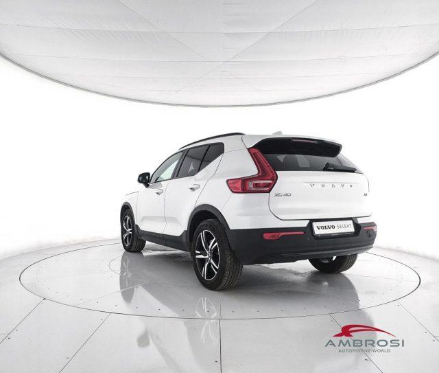 VOLVO XC40 B3 automatico Plus Dark