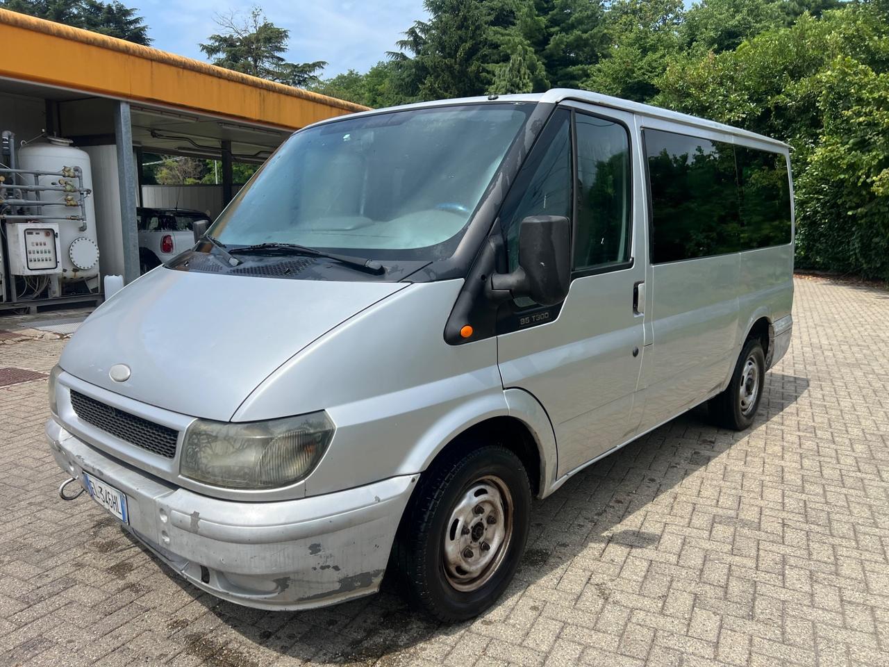 Ford Transit/Tourneo Tourneo 2.5 TD/85CV cat PC Base 9 posti