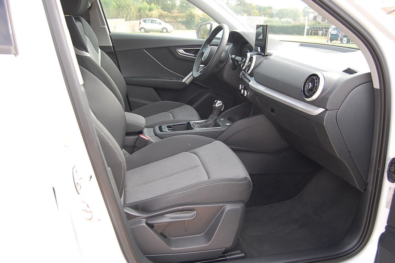 Audi Q2 35 TDI S tronic Identity Black