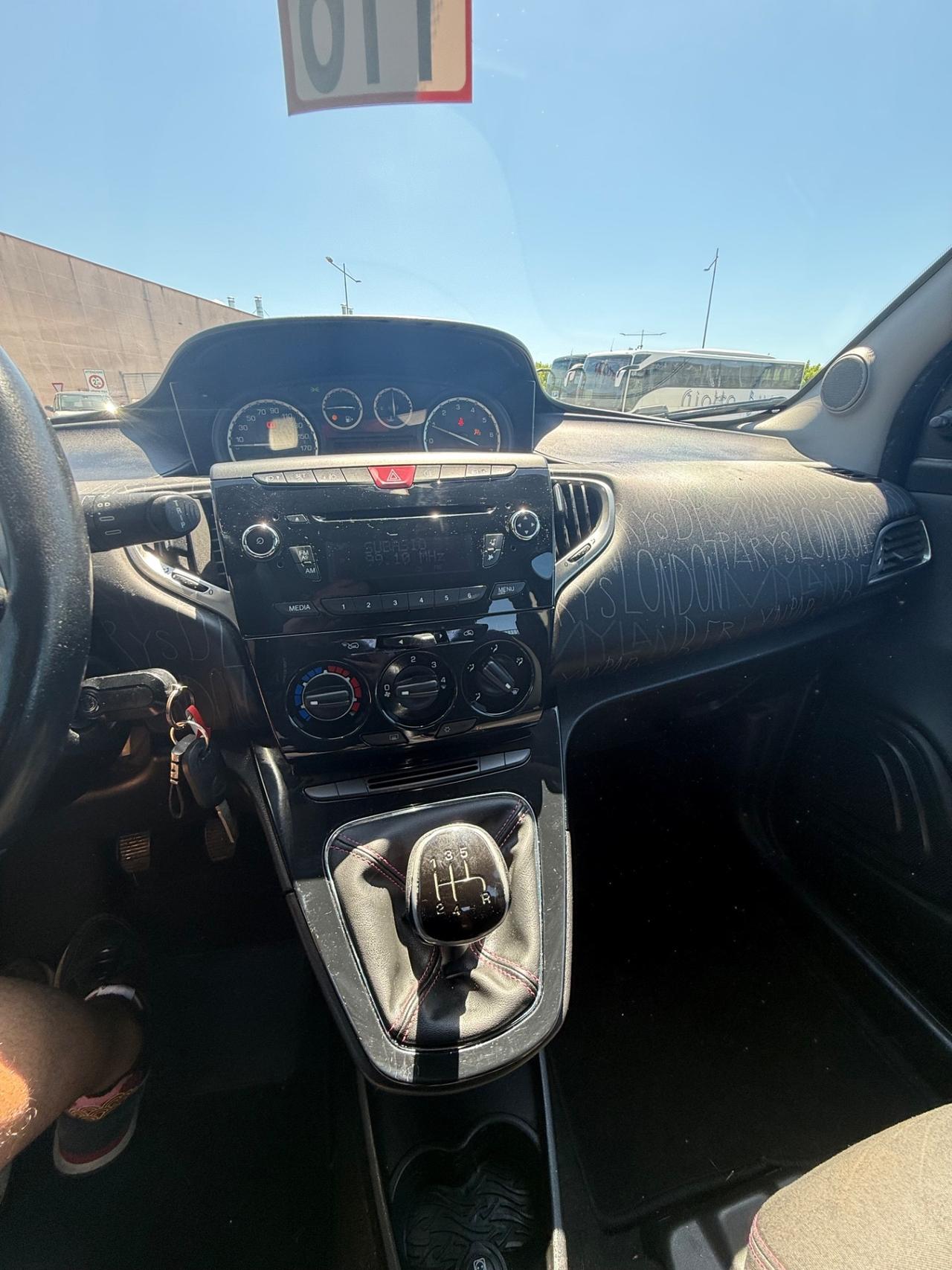 Lancia Ypsilon 1.2 69 CV 5 porte Platinum