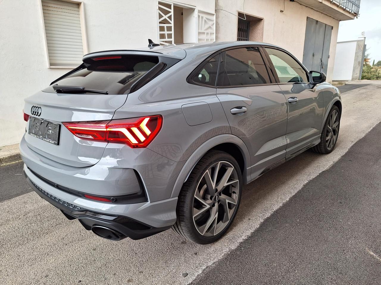 Audi Q3 RS Q3 quattro S tronic