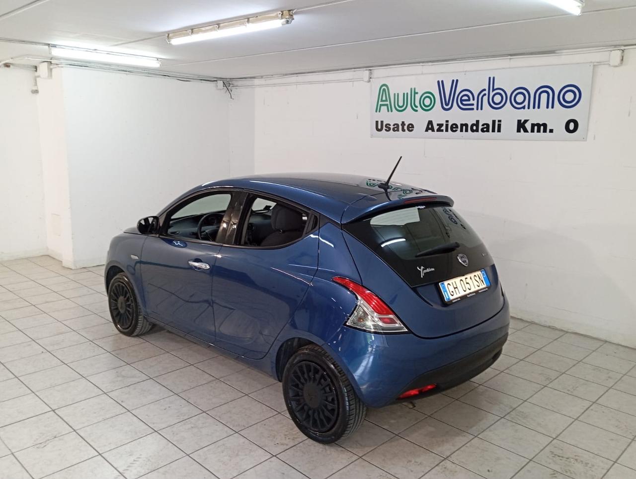 Lancia Ypsilon 1.0 FireFly 5 porte S&S Hybrid Ecochic Silver
