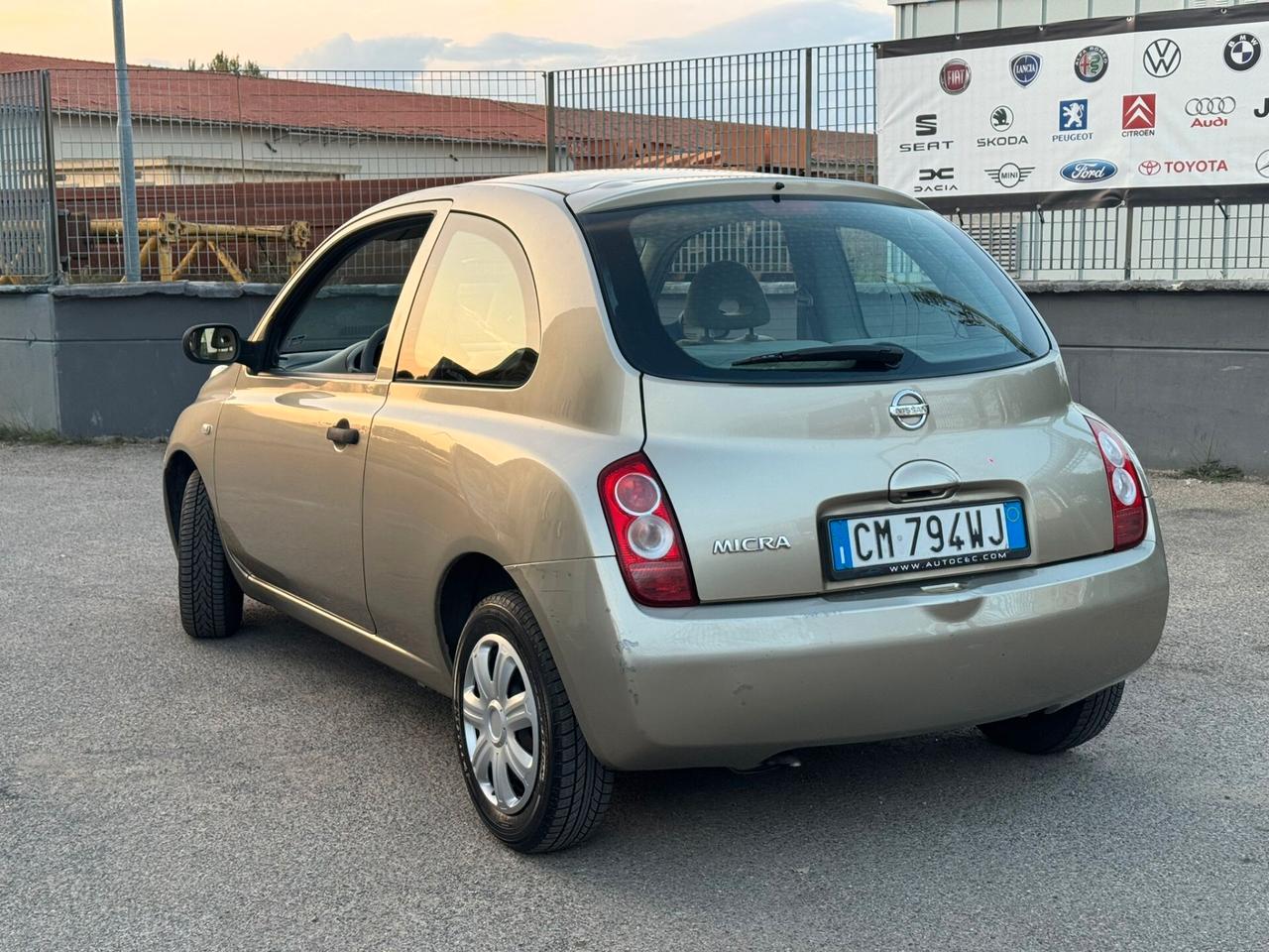Nissan Micra 1.0 16V 3 porte Visia