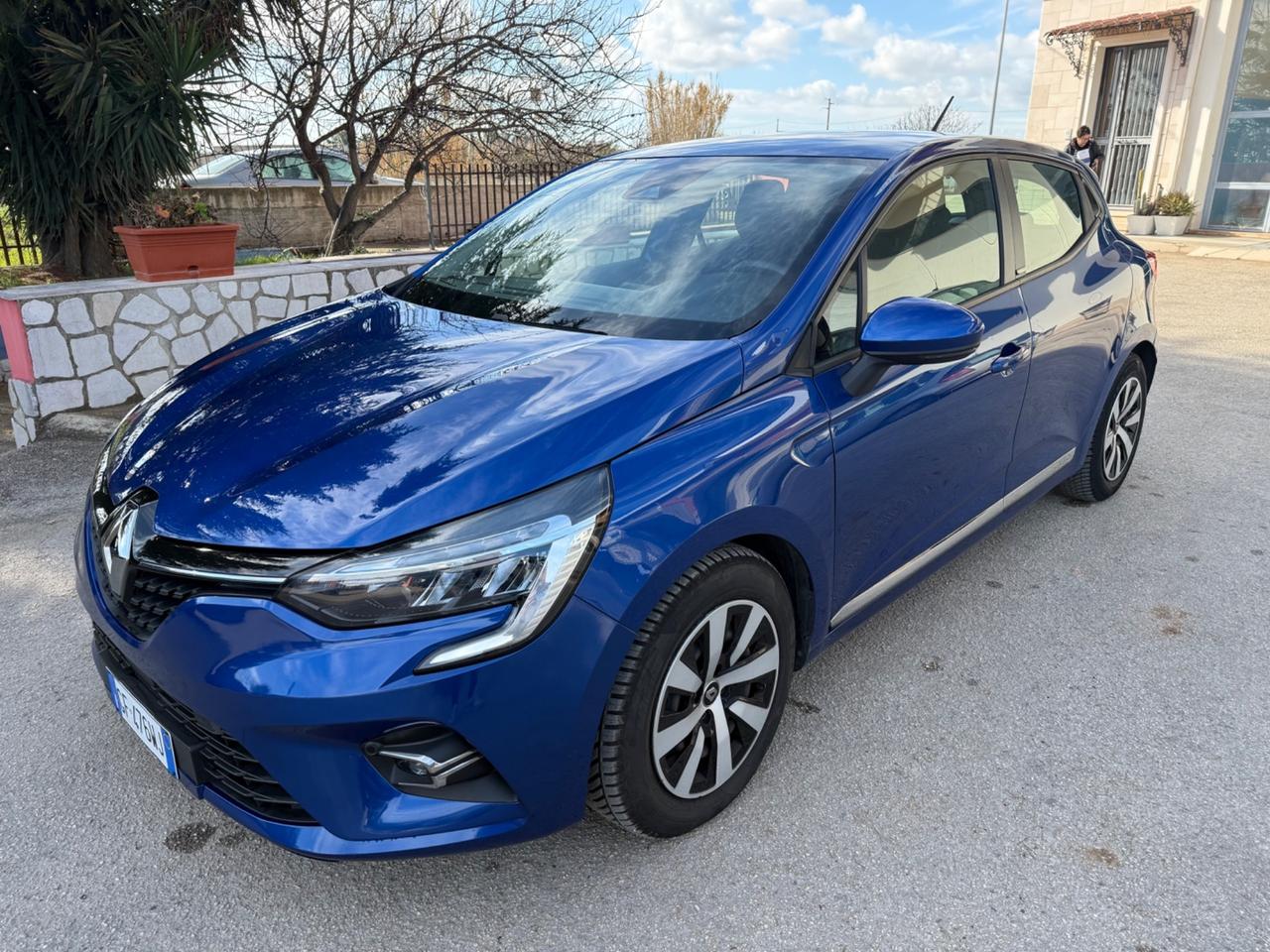 Renault Clio Full Hybrid E-Tech 140 CV 5 porte Initiale Paris