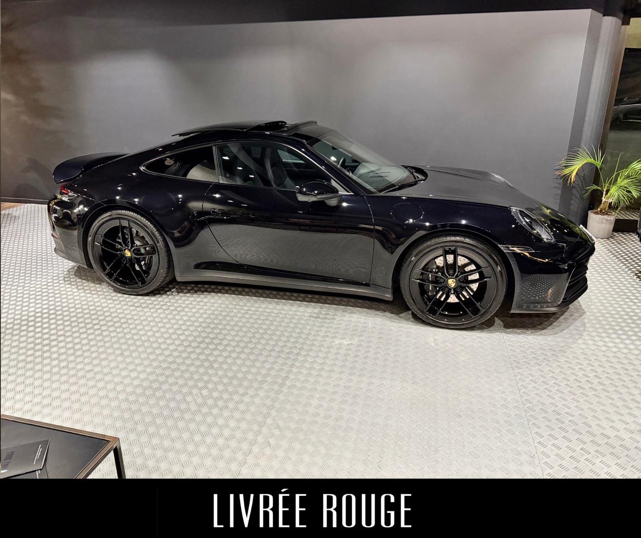 Porsche 911 Carrera 992 . 2