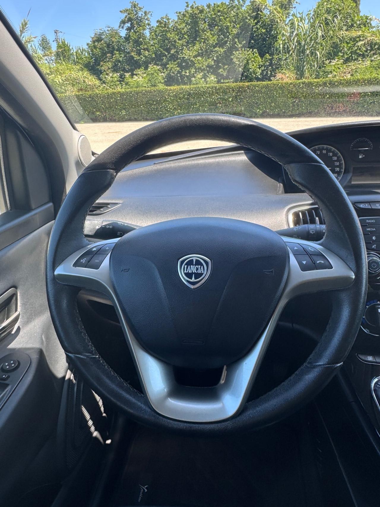 Lancia Ypsilon 1.3 MJT Platinum