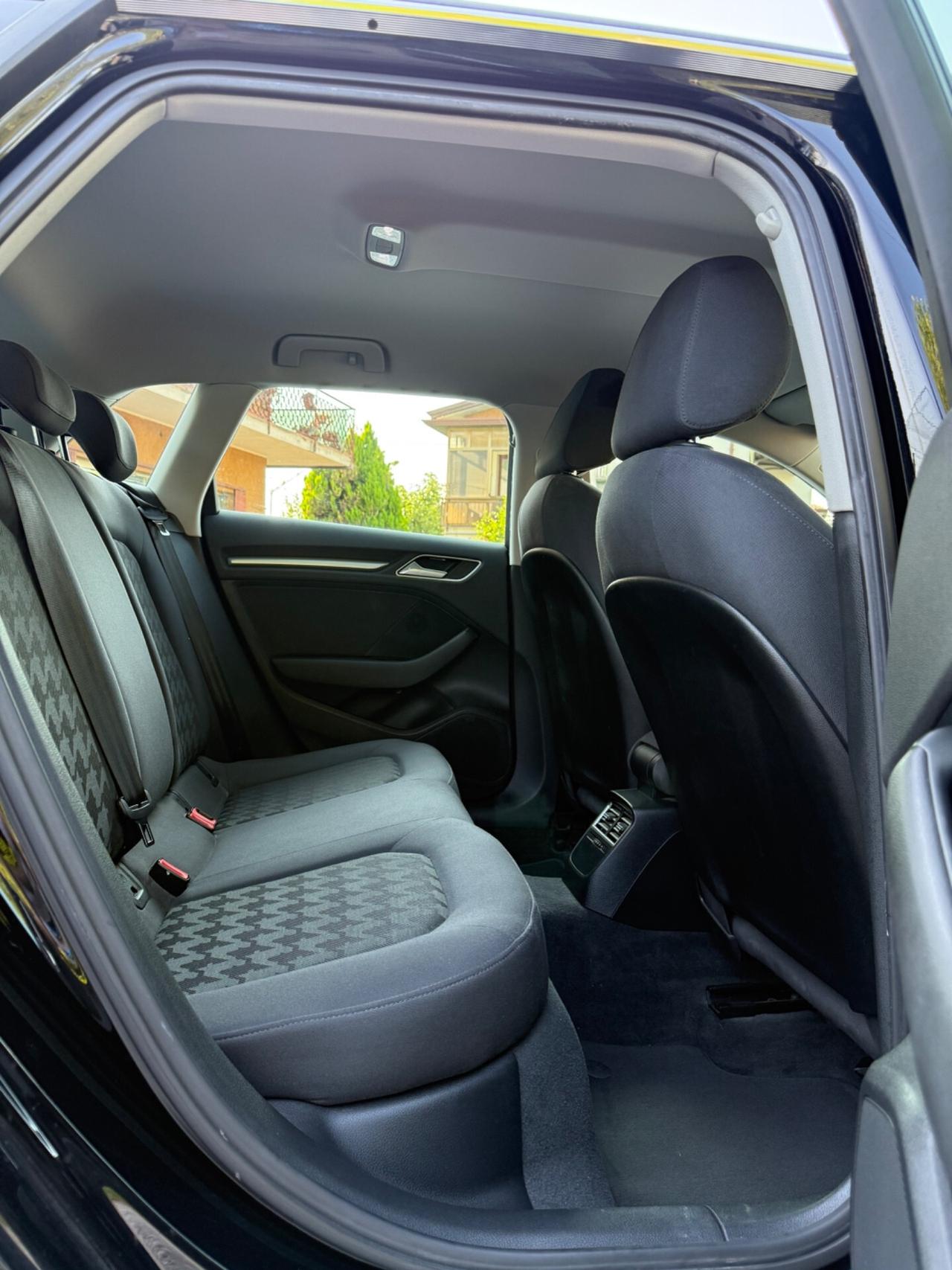 Audi A3 1.6 TDI diesel S tronic S Line