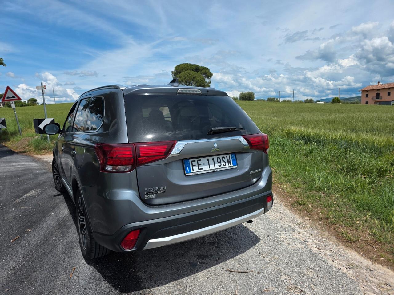 Mitsubishi Outlander 2.2 DI-D 4WD Instyle 7p."AUTOCARRO 4 POSTI"