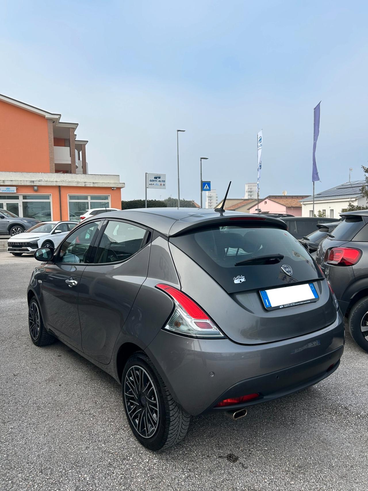 Lancia Ypsilon 1.0 FireFly 5 porte S&S Hybrid Gold