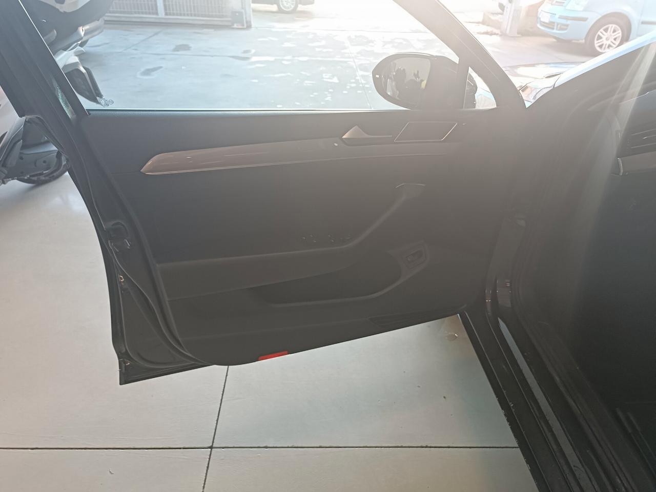 Volkswagen Passat Variant 2.0 TDI SCR 122 CV EVO DSG Business