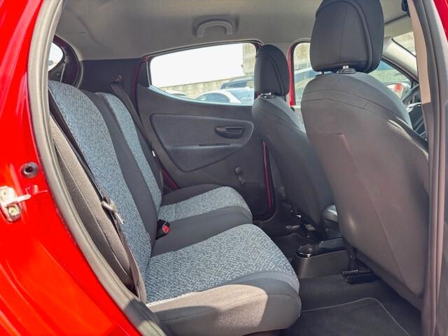 Lancia Ypsilon 1.0 FireFly 5 porte S&S Hybrid Silver