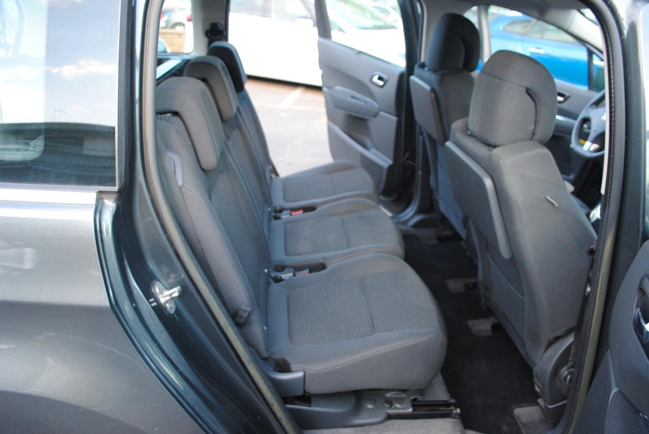 PEUGEOT 5008 1,6 HDI 114 CV