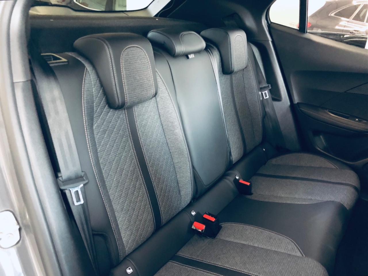 Peugeot 2008 1.2 benz 100 S&S Allure