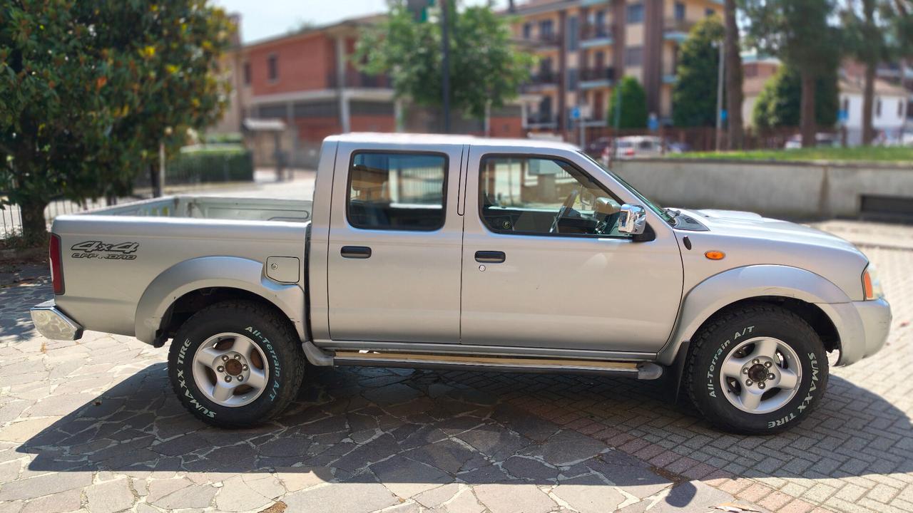 Nissan Navara Double Cab 2.5 td 133cv
