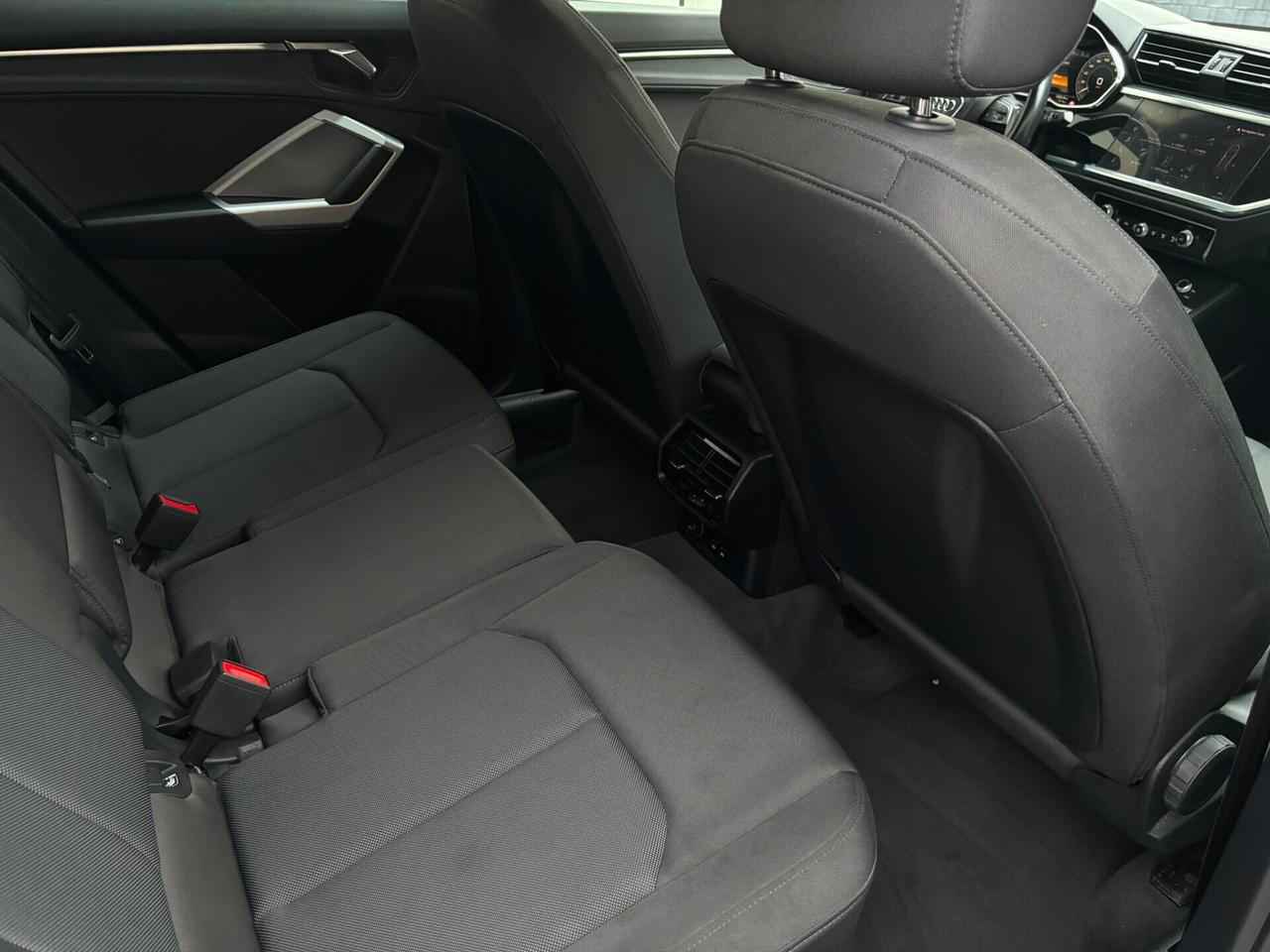 Audi Q3 45 TFSI e S tronic Business