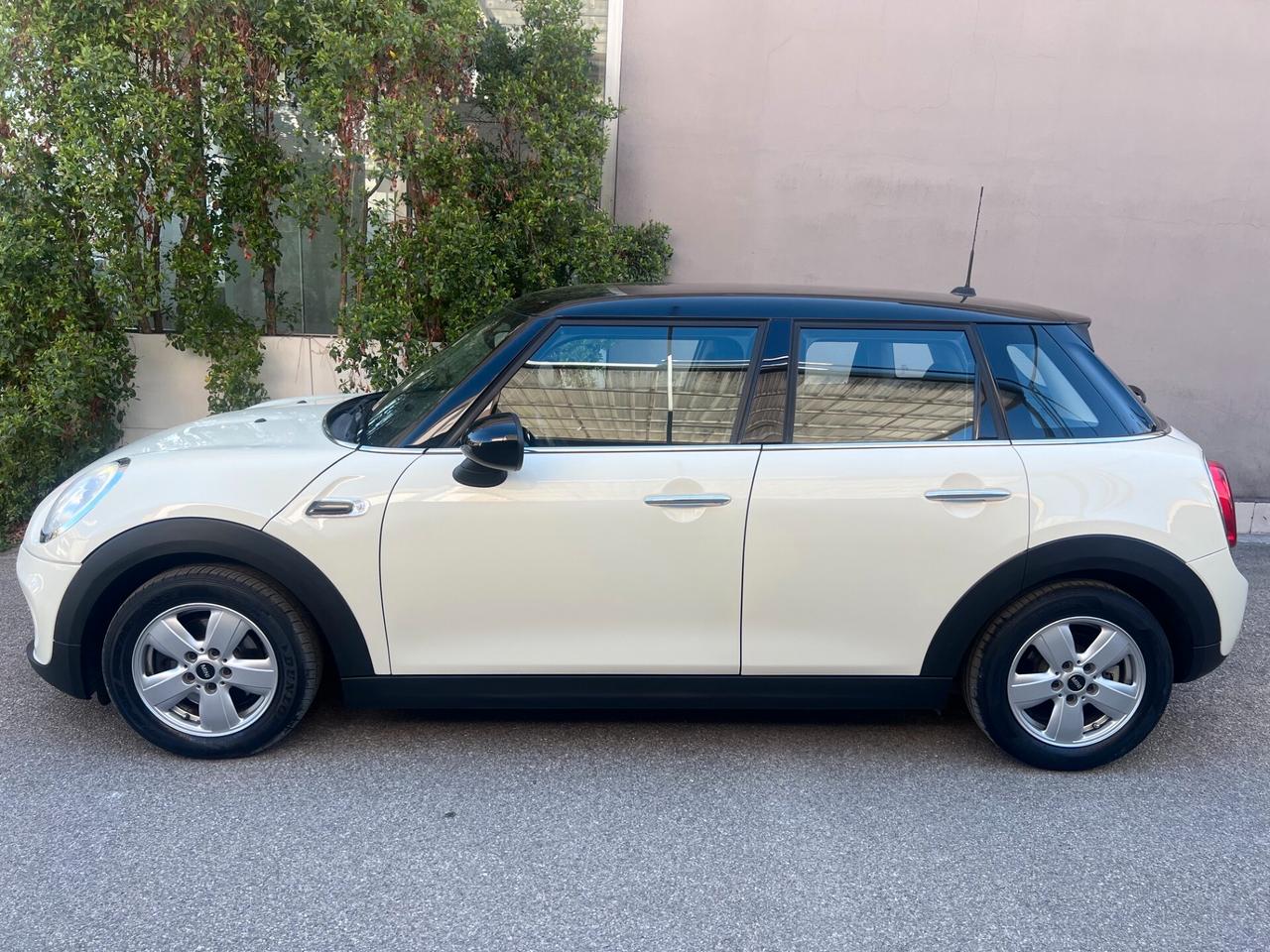 Mini One D 1.5 d 95CV 5PT Business OK NEOPAT. LED/TEL. PERF.